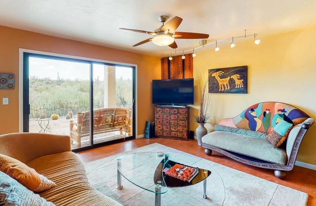 Beautiful & unique dog-friendly home w/central A/C, private washer/dryer, & more