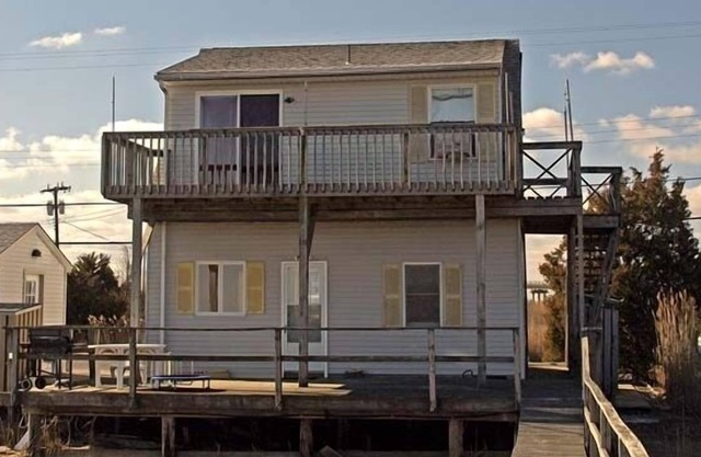 Beautiful unobstructed views of the inland waterway and meadowlands