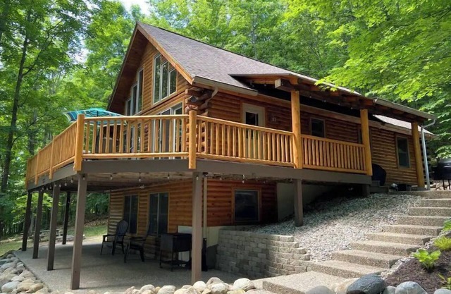 Beautiful up north cabin. Hot tub, close to skiing, lakes, and golf courses.