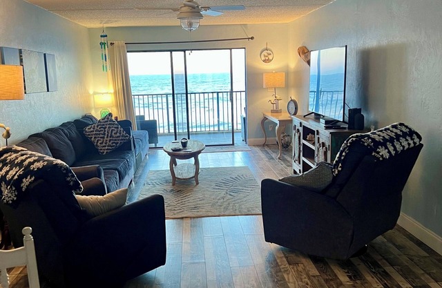Beautiful spacious oceanfront condo