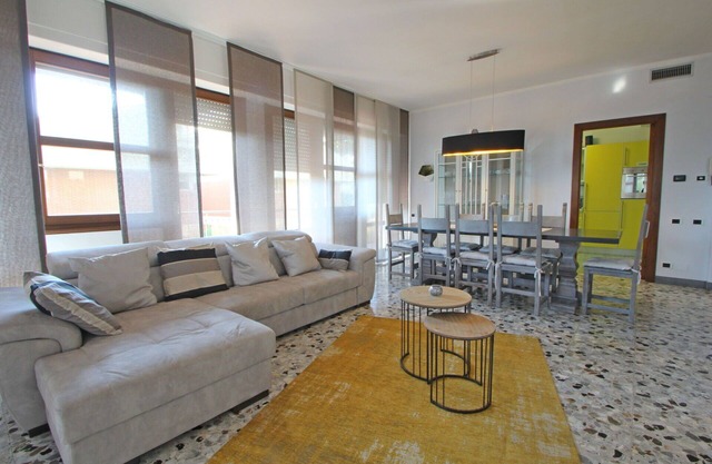 Beautiful villa with WIFI, TV, terrace, panoramic view and parking, close to Forte Dei Marmi