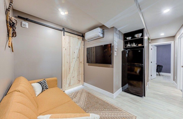 Beautiful Vieux Quebec 2 Bed Apt