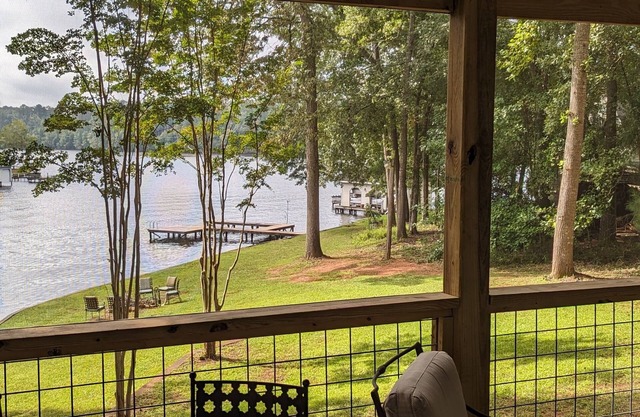 Beautiful view, great location - Dock, yard, fire pit - 3BR/2BA, two kings!