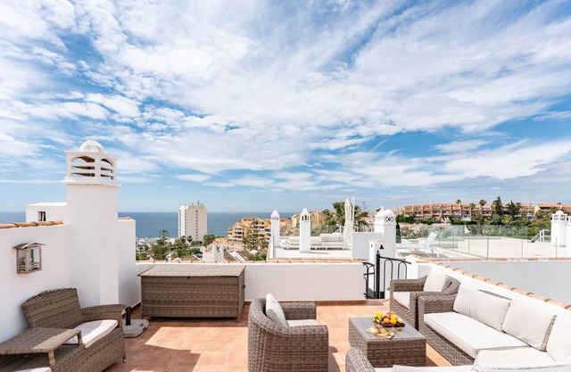 Beautiful views family townhouse steps from the BEACH