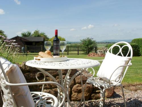 Beautiful Views Historic 16th Cent Barn Conversion Pass the Keys