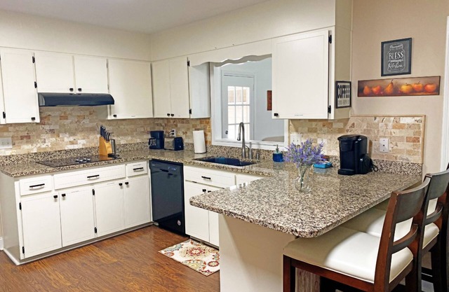 Beautiful Villa with heated pool/Billiards table & plenty of other amenities