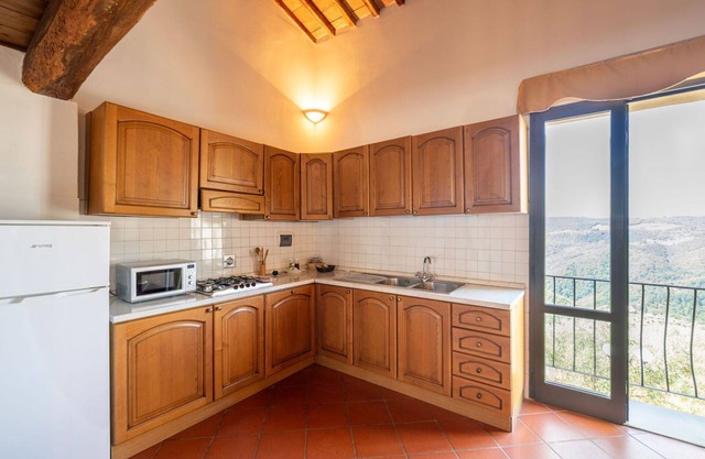 Beautiful villa for 14 guests with A/C, private pool, WIFI, TV, pets allowed and panoramic view