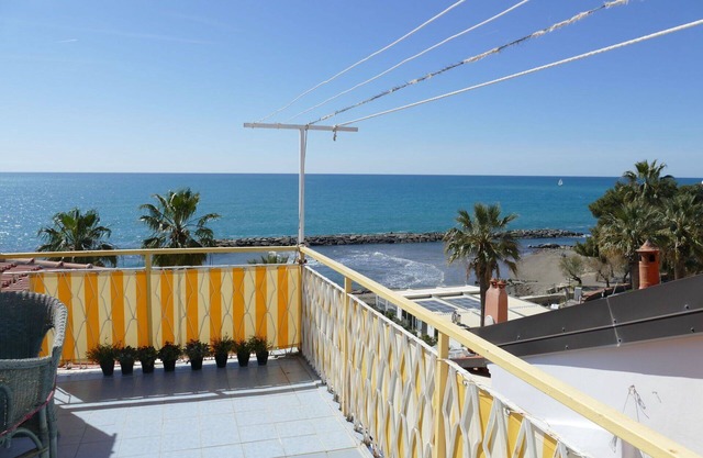 Beautiful villa for 6 guests with WIFI, A/C, TV, terrace, pets allowed and parking