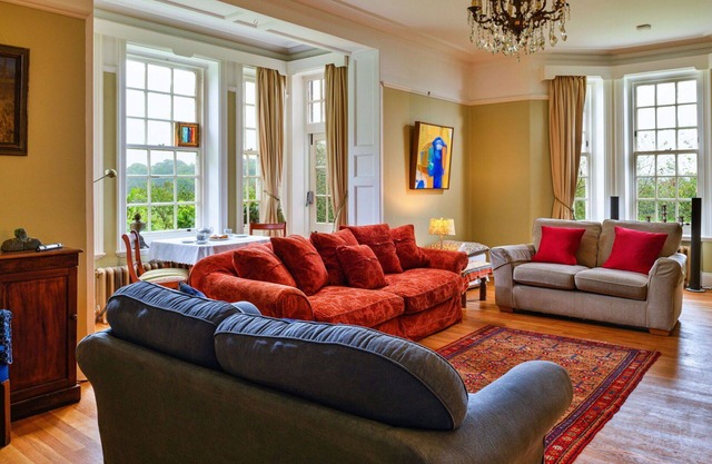 Beautiful villa for 19 guests with WIFI, hot tub, TV, terrace and pets allowed