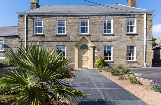 Beautiful villa for 19 guests with hot tub, WIFI, TV, terrace and pets allowed