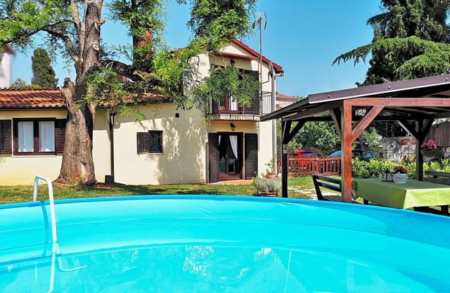 Beautiful villa for 6 people with A/C, WIFI, private pool, TV, terrace and pets allowed