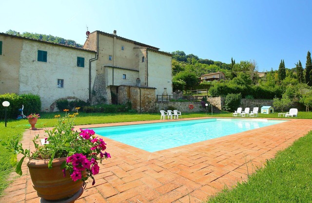 Beautiful villa for 9 people with private pool, WIFI, TV, patio, pets allowed and panoramic view