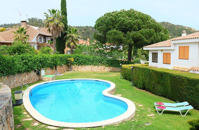 Beautiful villa for 7 people with pool, WIFI, TV, balcony and parking