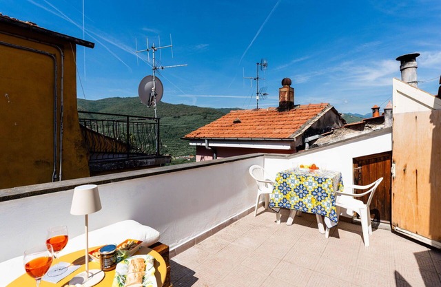 Beautiful villa for 4 guests with WIFI, A/C, TV, terrace, pets allowed and panoramic view