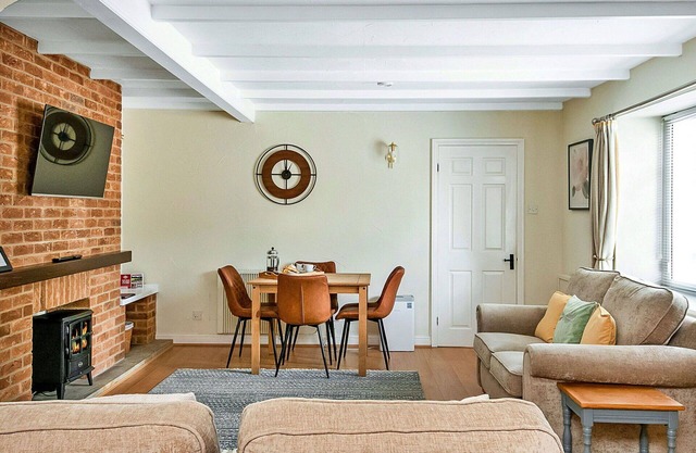 Beautiful villa for 4 guests with hot tub, pool, WIFI, terrace and pets allowed