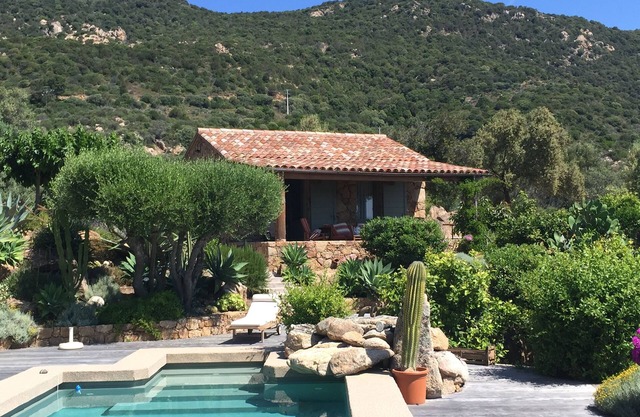Beautiful villa in a sumptuous setting with private beach!