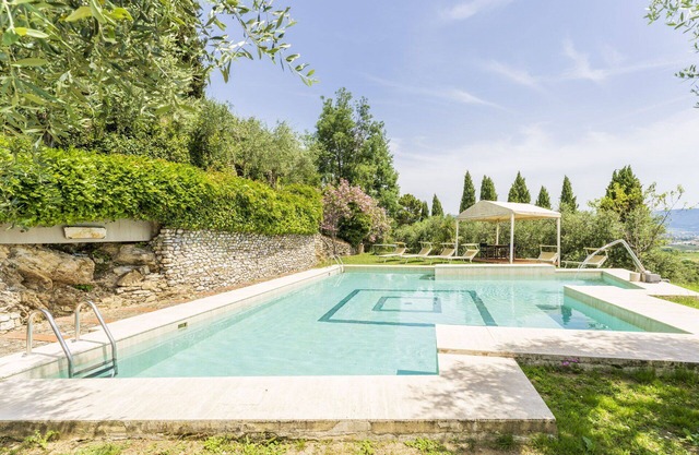 Beautiful villa with A/C, private pool, WIFI, TV, terrace, pets allowed, panoramic view and par.