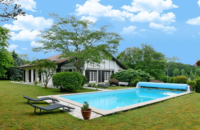 Beautiful Villa with Charming Gardens and Heated Pool