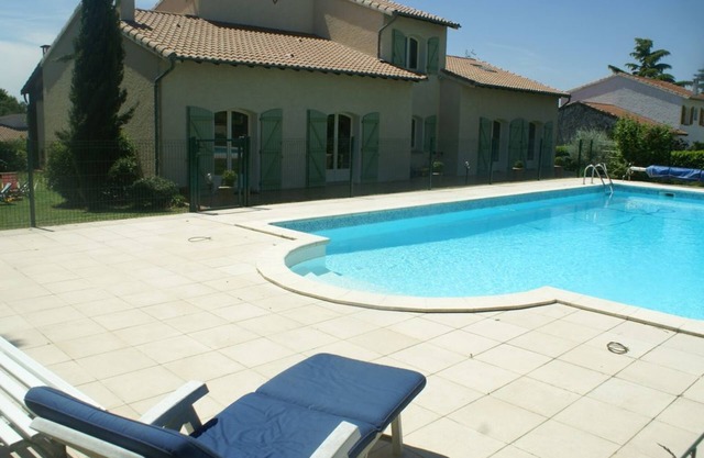 Beautiful villa with secure swimming pool 12 x 6 m near Toulouse, ideal for families!