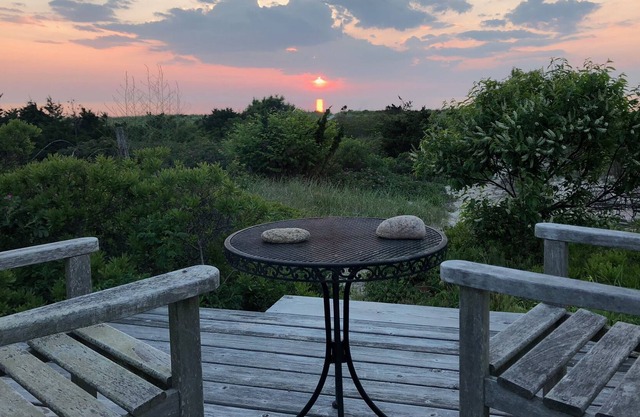 Beautiful waterfront 2BR/2BA cottage, Great location in North Fork wine country