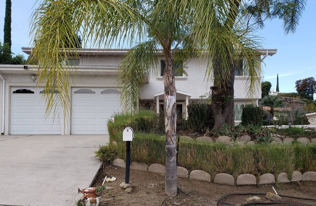 Beautiful Woodland Hills home in a nice and quiet neighborhood