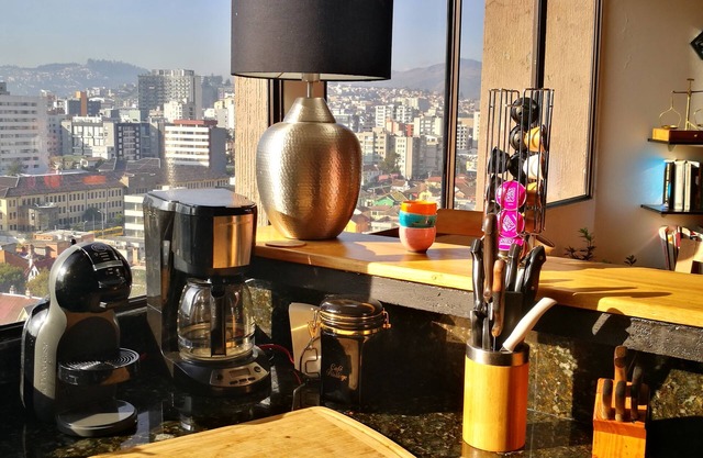 Beautifull 2 BDR French Suite Almagro w/balcony & stunish view on Quito