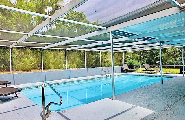 Beautifull 4 bedroom home complete with couvered swimmng pool.