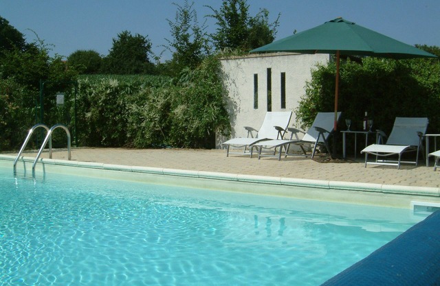 Beautifully light and spacious 4 bedroomed villa with inground pool