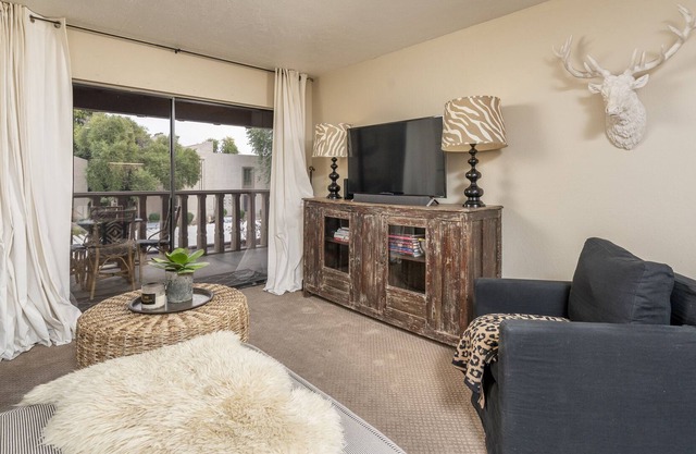 Beautifully furnished condo in the heart of Scottsdale
