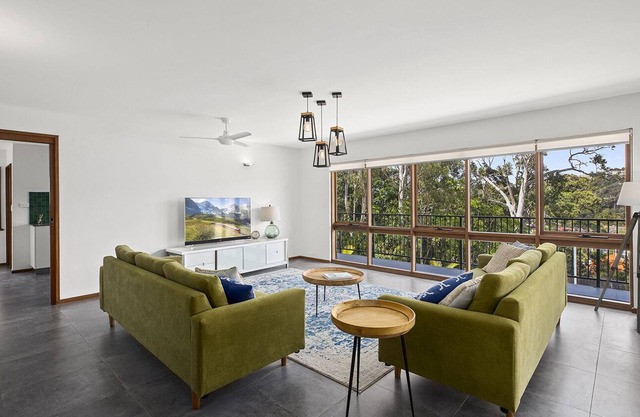 Beautifully furnished 4 bedroom home in a prime beachside location