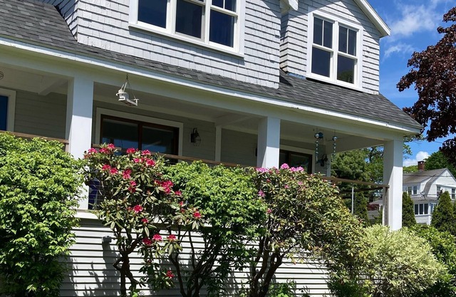 Beautifully furnished seaside cottage in Falmouth, ME