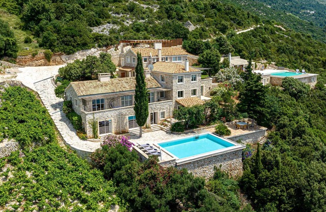Beautifully located in a fairytale part of Pelje.