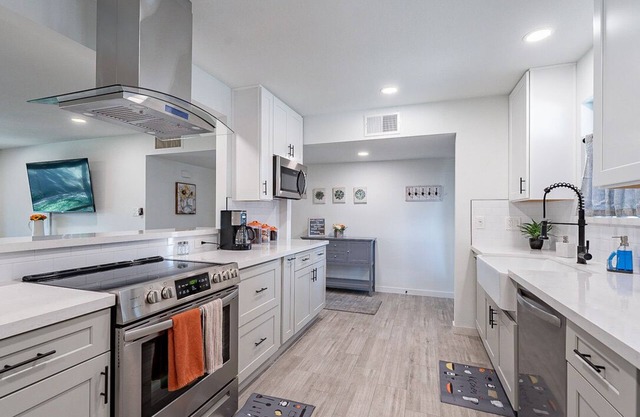 Beautifully remodeled house with King Suite near Old Town Scottsdale