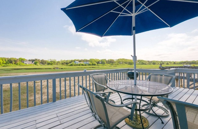 Beautifully Renovated Marsh Front Cottage