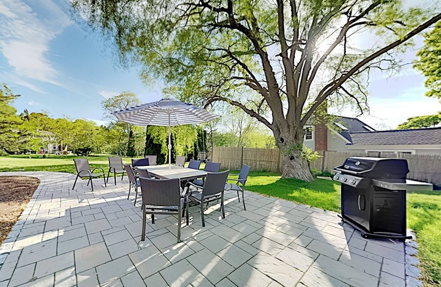 Beautifully Renovated Farmhouse w/ Dual Living Areas - Near Beach & Dining