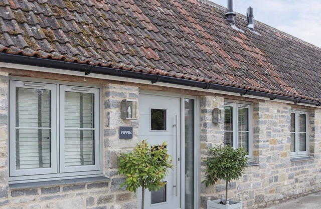 Beautifully renovated to a high standard in 2019, an attractively furnished holiday cottage situated