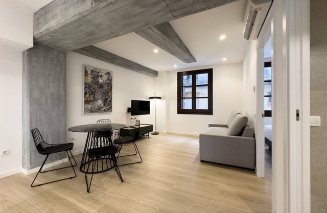 BeBarceloner Born Apartments with Pool and Terrace - 2 bedrooms, 2 bathrooms