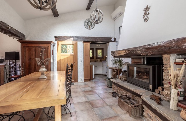 Bed and breakfast 'Oranger Chambre Double Vue Jardin' with Shared Garden, Wi-Fi and Air Conditioning