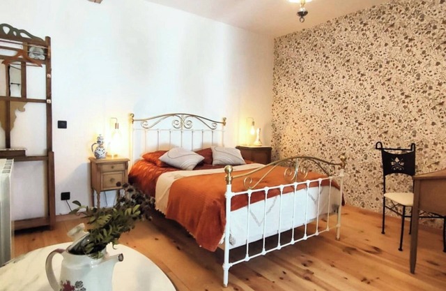 Bed and breakfast : La clef des champs at La Source de nos Racines