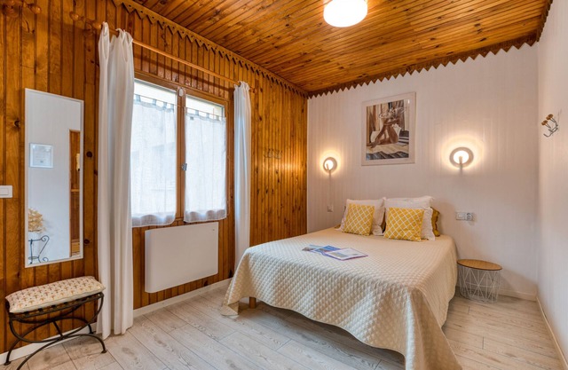 Bed and breakfast 'Saints-Peyres' with Shared Terrace, Wi-Fi