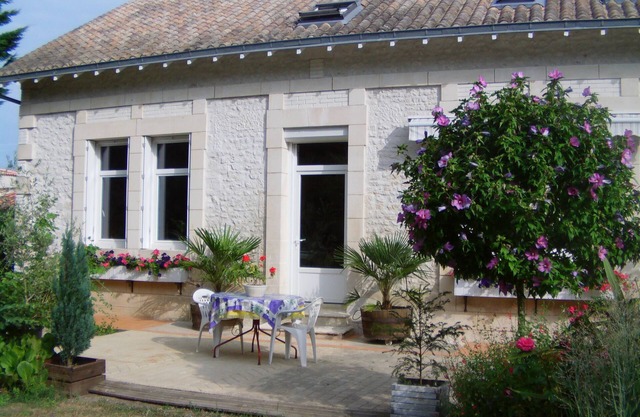 Bed and Breakfast sleeps 2 near Royan