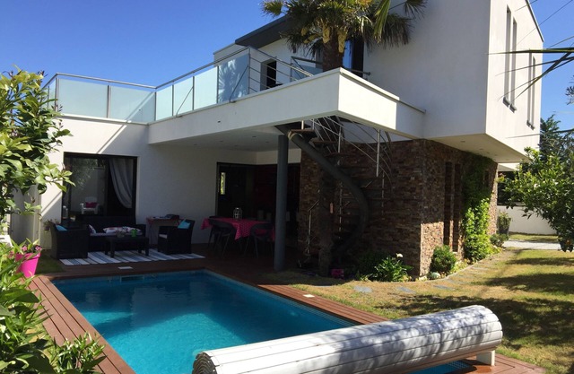 BEDROOM VILLA LOVE FEET NEAR BEACHES BIARRITZ OCEAN VIEW