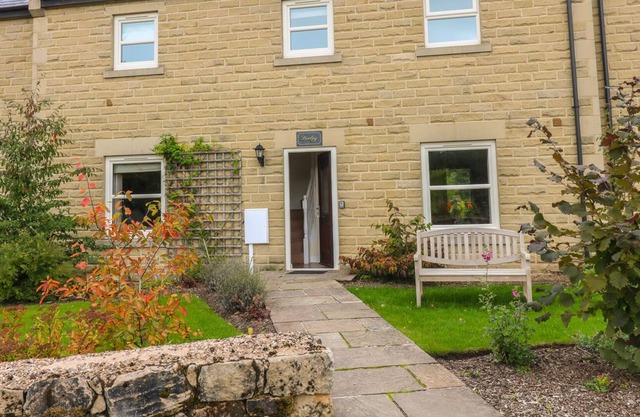 BEELEY, family friendly, luxury holiday cottage in Matlock