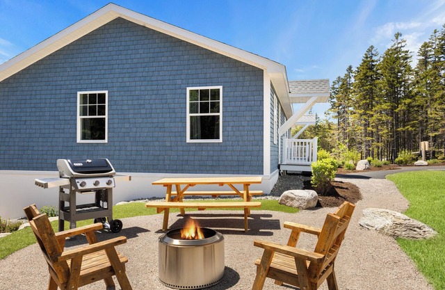 Begin your adventure on Mount Desert Island with Maine's premier vacation destination! "37B "