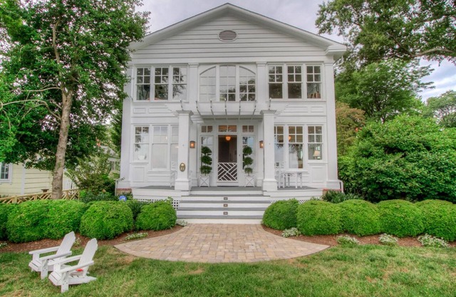 Behold your perfect Annapolis getaway home! Gorgeous 4 bdrm, 2.5 bath with breathtaking views of the Chesapeake Bay