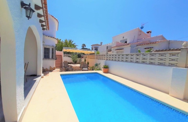 BELLA VISTA - 300m from the Beach, Private Pool Havre de Paix for Families" (in French)
