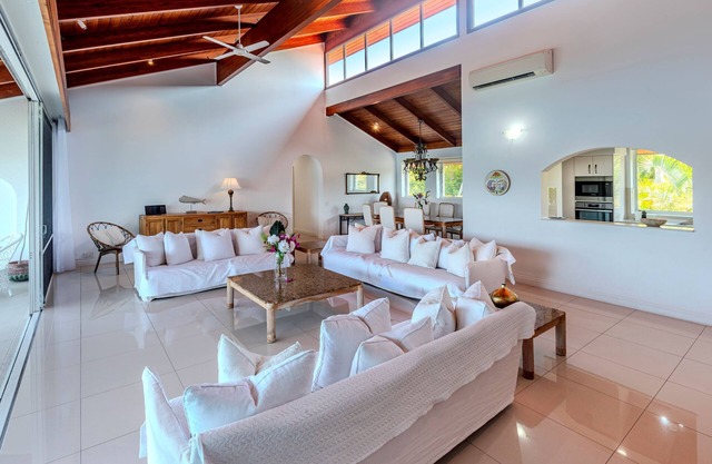 Bella Vista East 9: 2 bedroom oceanview apartment with golf buggy