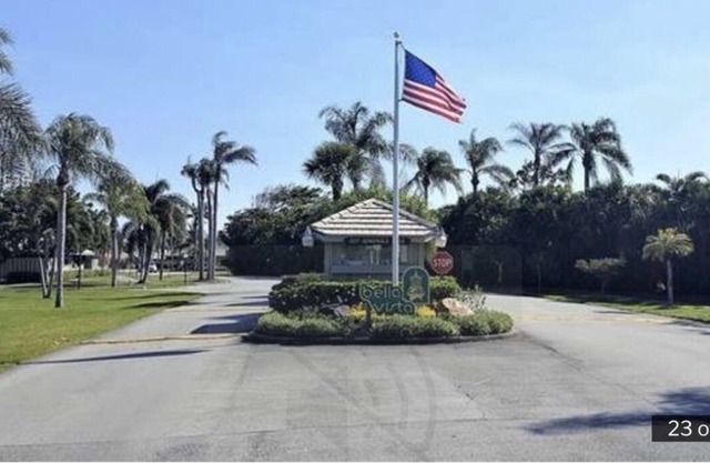 Bella Vista in luxurious Jupiter FL steps away from everything!