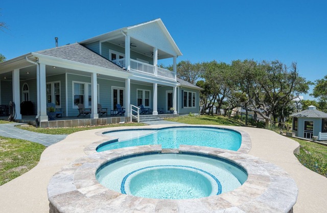 Bella Vista – Luxurious Waterfront Retreat on Aransas Bay