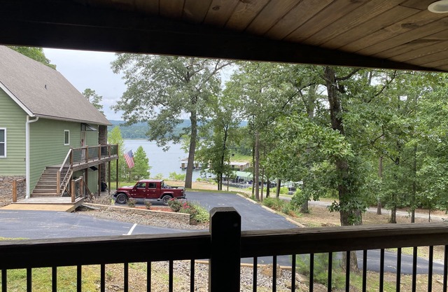 Bellawood Resort #4 Sleeps 4. Lakefront Downstairs Unit with Boat Slip